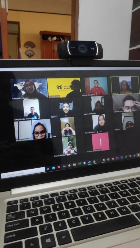 Beberapa pekan ini di Kampung Inggris Bandung E-PLC mulai memberlakukan #belajardarirumah menggunakan aplikasi  video call